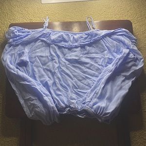 H&M. Light blue. Cropped. Size (12-14).